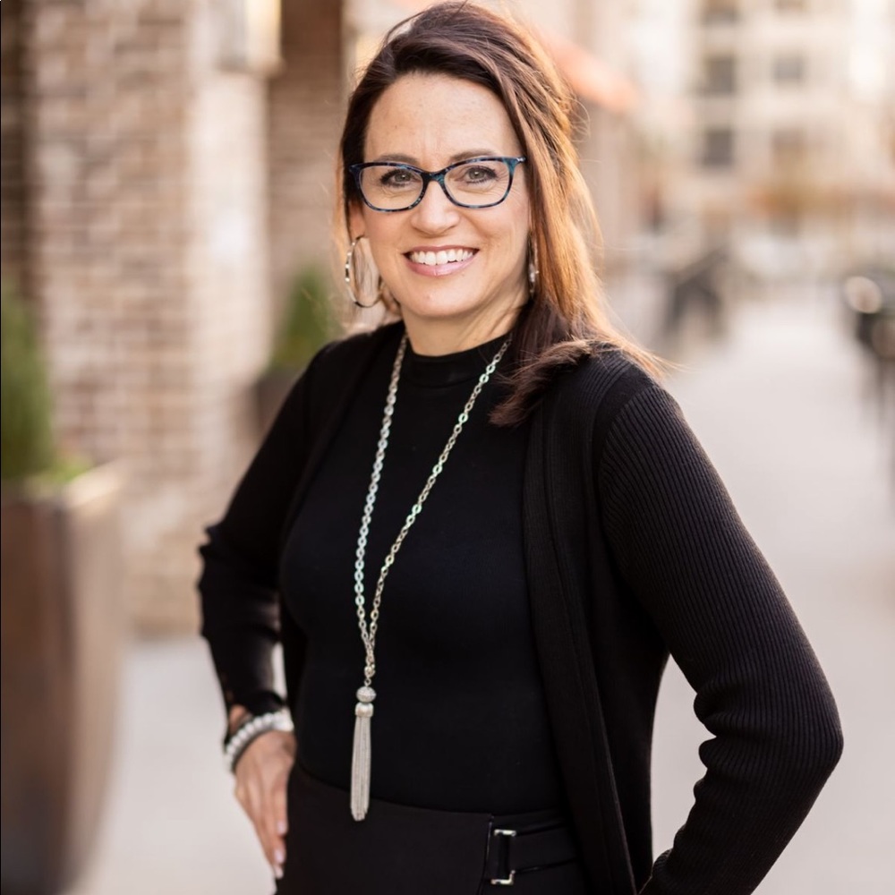 Meet your Posher, Leila